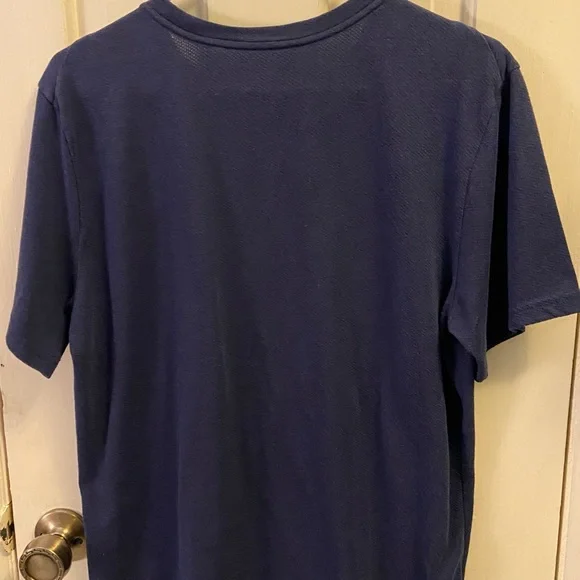 Men’s NIKE dry fit shirt. size L. - Picture 4 of 4